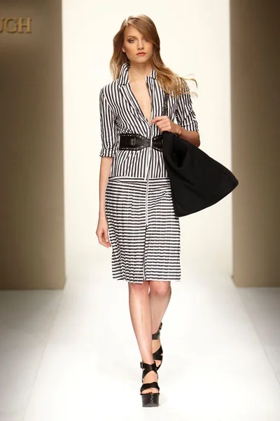 Look 12